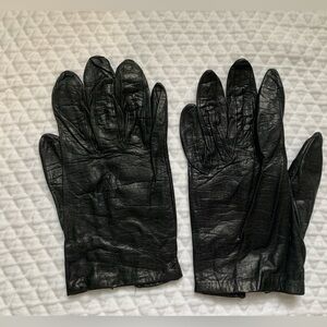 Vintage Black Wrist Length Leather Gloves Size 6.5 Grandoe Silk Lined